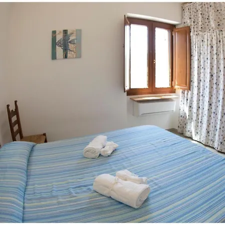 Paradiso, To The On Foot, Big Garden, Wifi, מלון