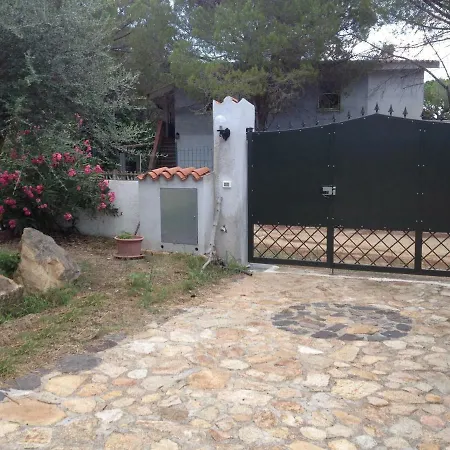 Paradiso, To The On Foot, Big Garden, Wifi, מלון